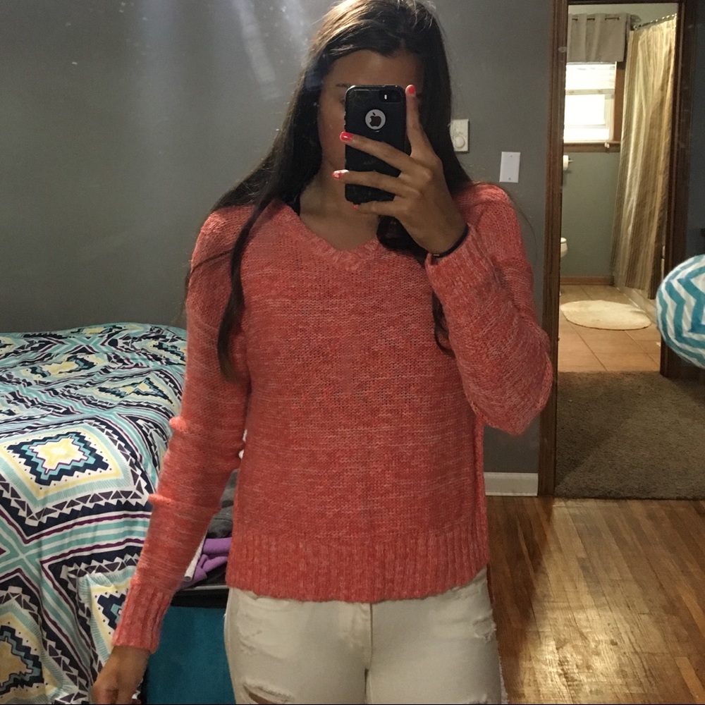 High slits sweater.